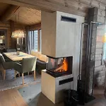 Fjellhytte Med 4 Soverom, Sauna, Peis Og Terrasse